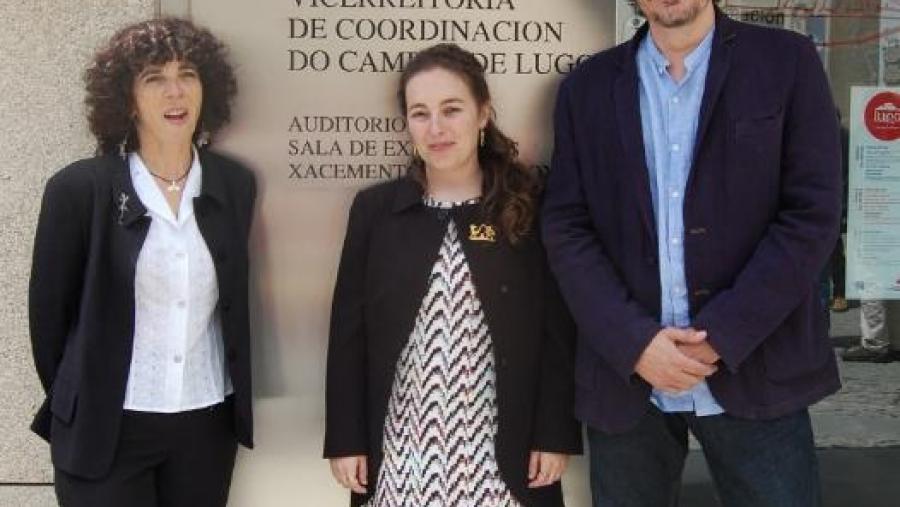 Sabela Lois Lugilde, entre Mª Paz Ondina e Adolfo Outeiro, na Casa do Saber da USC