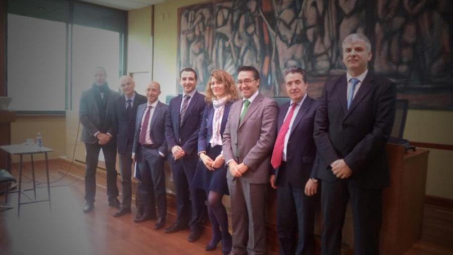 Rubén Lado (cuarto pola esquerda) cos membrois do xurado e directores da tese