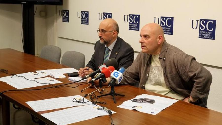 O vicerreitor de Oferta Docente, Roberto López, e o responsable da área de Cultura da USC, Pablo Sampedro, presentaron a programación deste verán (Foto: SERVIMAV-USC)