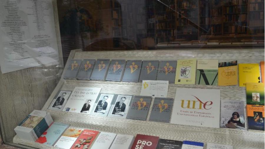 O libro das Letras Galegas 2015 e a colección Clásicos do Pensamento Universal promociónanse na Libraría da UNE en Madrid