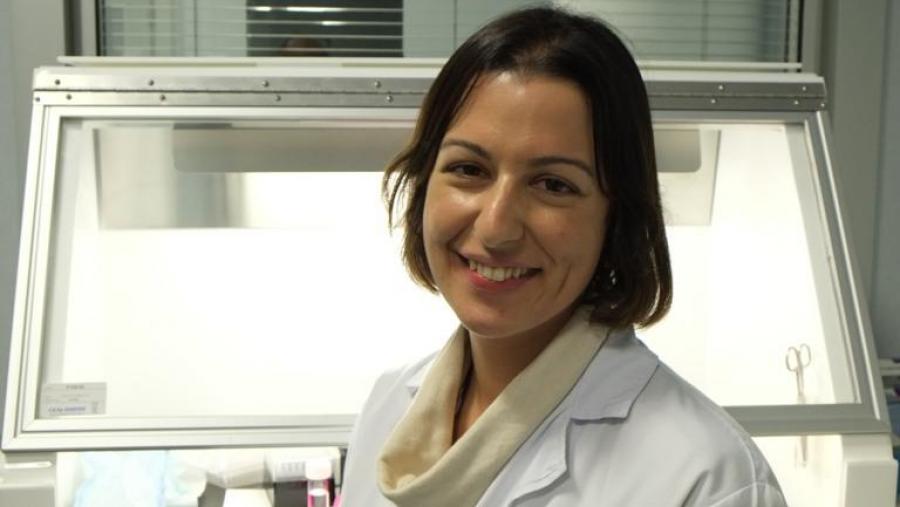 Laura Fachal traballa no grupo de Medicina Xenómica da USC. Foto: Servimav-USC