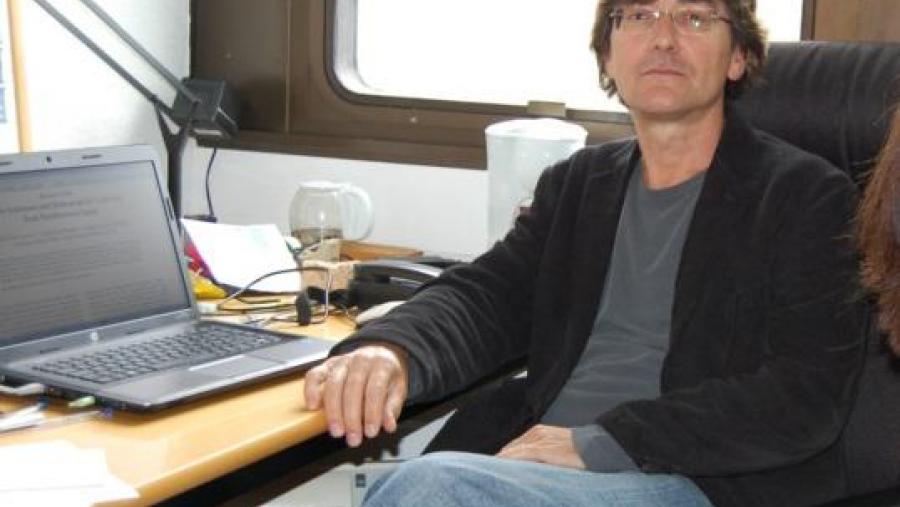 O profesor Santiago Pereira, no seu despacho na Escola Politécnica Superior de Lugo