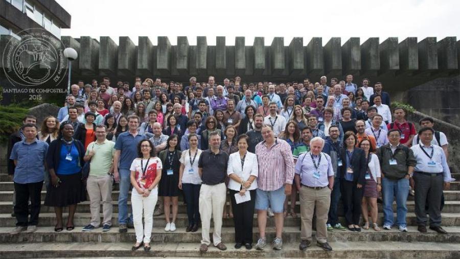 Foto de familia de participantes na edición XII do ISGA, celebrada en Santiago