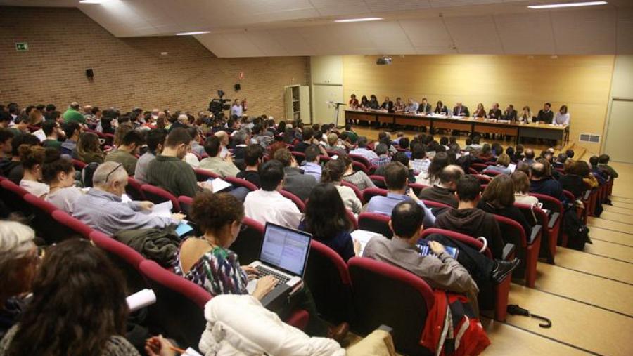 O Claustro adapta o seu regulamento interno e o electoral xeral aos Estatutos da USC