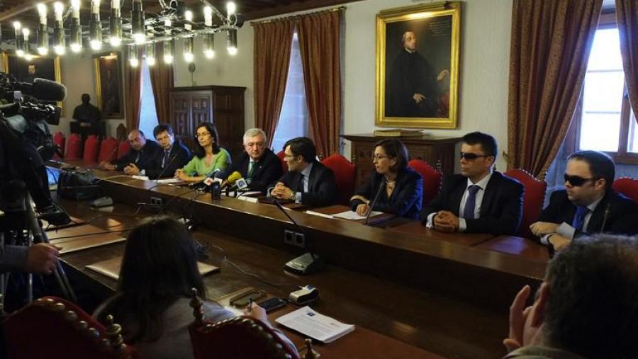 A sinatura do convenio marco celebrouse no Salón Reitoral do Colexio de San Xerome. Foto: Servimav-USC