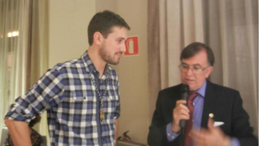Eduardo García con Leandro Pardo, presidente da Sociedade de Estatística e Investigación Operativa no momento de recibir a medalla do premio Ramiro Melendreras