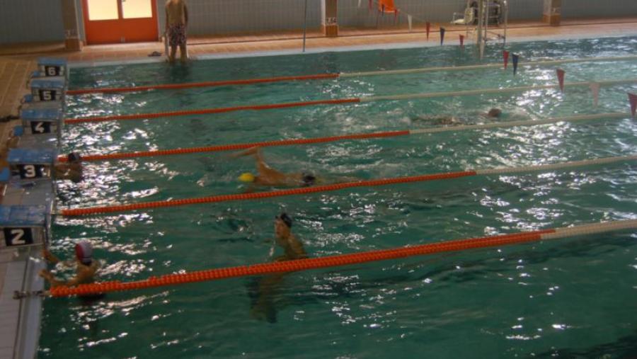 Aberta a inscrición para a comunidade universitaria do curso intensivo de natación de setembro