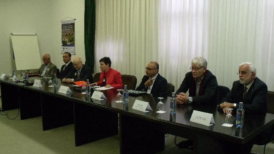 Profundan na construción dos ámbitos da educación nun congreso científico en Santiago