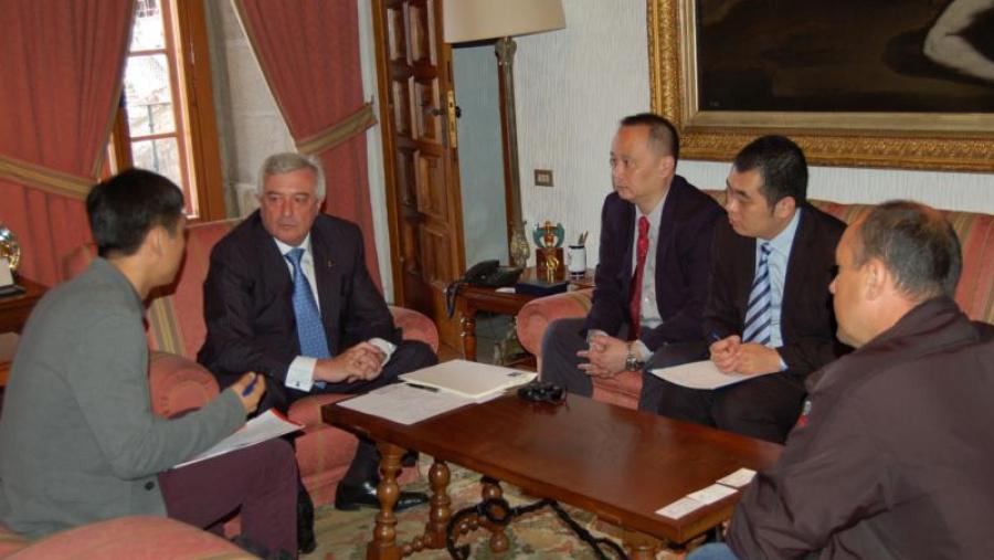 De esquerda a dereita, a Wang Quan, Juan Viaño, Fang Hua e Chen Xing