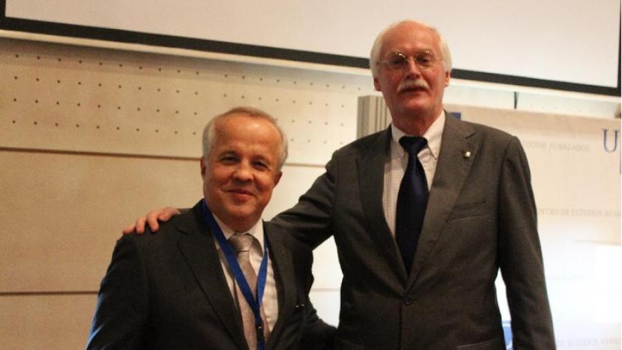 Marek Kreglewsky (esquerda), novo presidente do Grupo Compostela de Universidades, co anterior presidente, MAurits van Rooijen