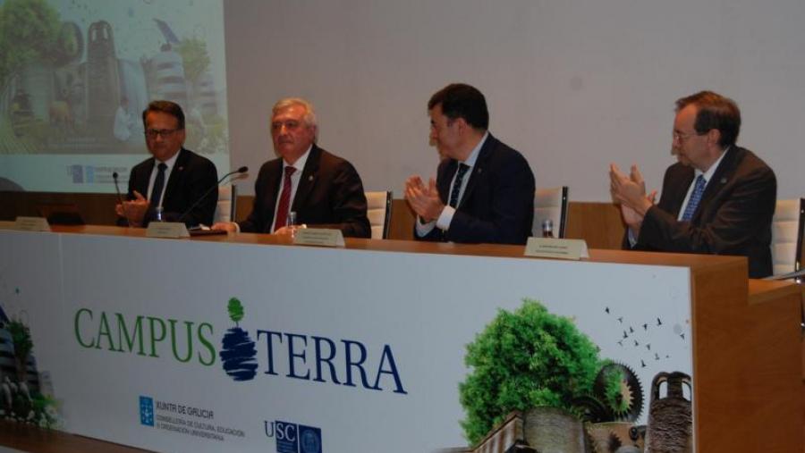 Bueno, Viaño, Rodríguez e Díez, na sinatura do convenio do plan de actuación 2015-16 do Campus Terra, na Casa do Saber en Lugo