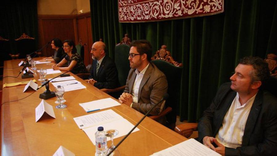 O vicerreitor Roberto López presidiu a xornada no Salón Nobre do Colexio de Fonseca. Foto: Servimav-USC
