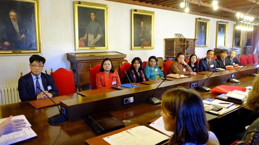 Unha delegación de universidades de países asiáticos visita a USC