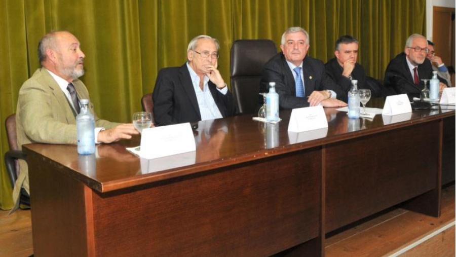 O reitor Juan Viaño presidiu a sesión da tarde. Foto: Santi Alvite