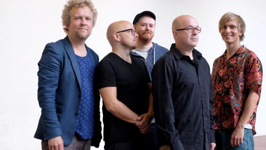 Integrantes do grupo escandinavo de jazz Atomic