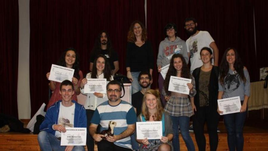 Membros de Aenda con Israel Iglesias, na residencia Jesús Bal y Gay