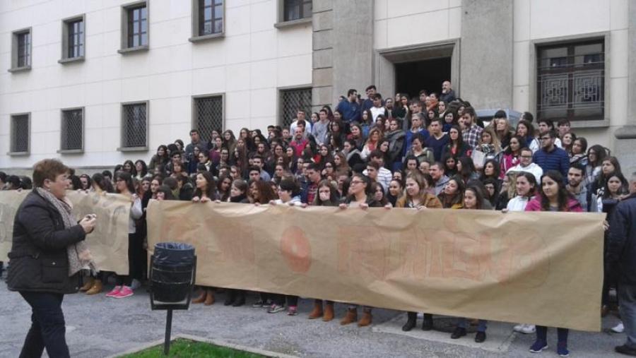 ‘Pola educación e contra o fanatismo’, lema da concentración en Formación do Profesorado