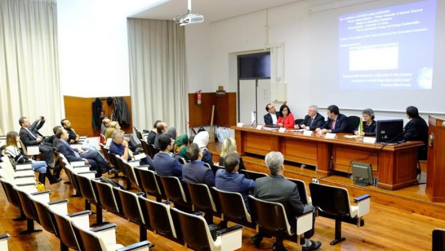 Unha delegación universitaria de Teherán explora na USC novas vías de cooperación 