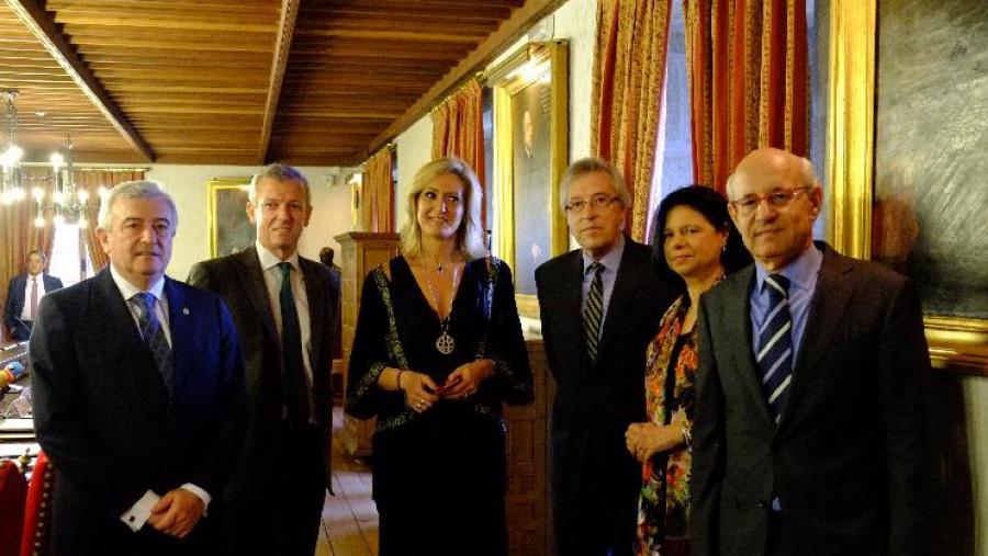 De esquerda a dereita, Juan Viaño, Alfonso Rueda, Raquel Castillejo, Miguel Cadenas, Lourdes Noya e Fernando Suances (Foto: SERVIMAV-USC)