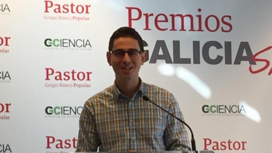 Víctor Álvarez Santos recolleu o galardón