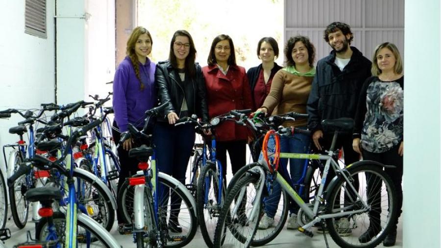 A vicerreitora de Estudantes, Cultura e Responsabilidade Social, Dolores Álvarez Pérez, participou este martes na entrega (Foto: SERVIMAV-USC)