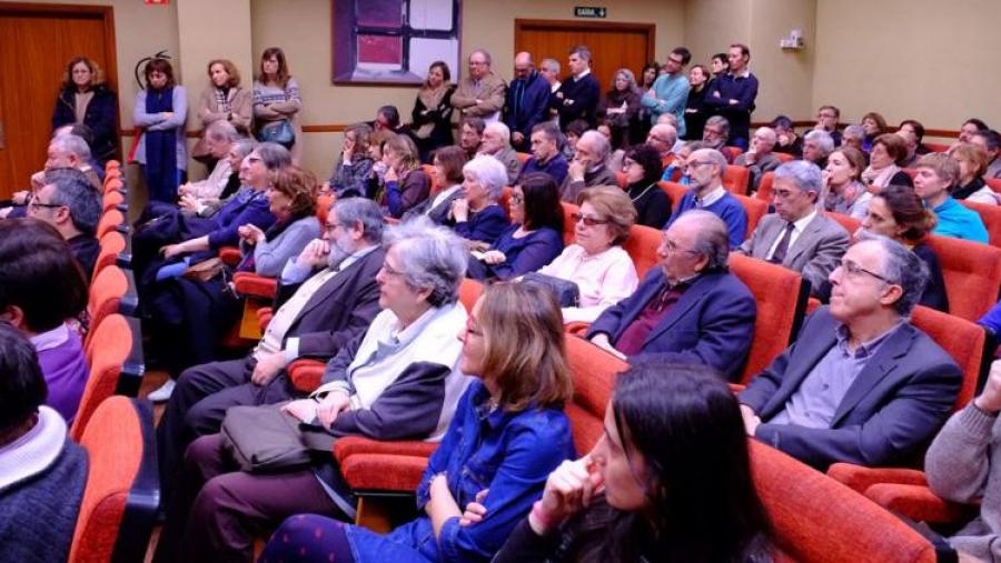 O acto contou cunha numerosa representación de amigos e compañeiros de Rosalía Porto. Foto: Servimav-USC