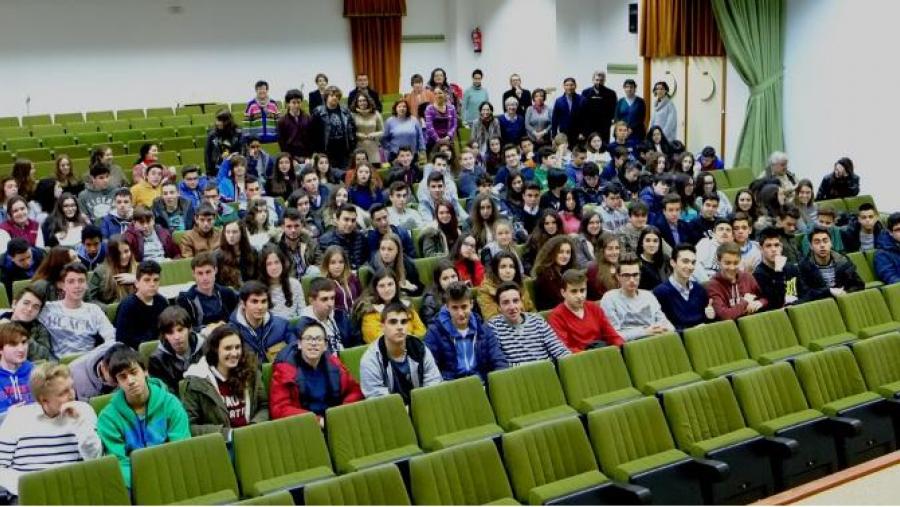 Na xornada participaron rapaces do IES Valga, do Colexio La Salle e do IES Eduardo Pondal de Santiago. Foto: Servimav-USC