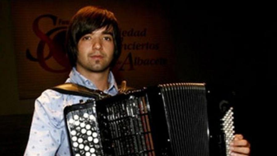 Nikola Tanaskovic, co acordeón