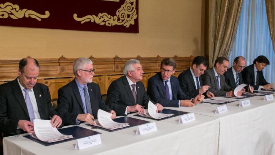 No acto participaron os tres reitores, en primeiro plano (Foto: Xunta de Galicia)