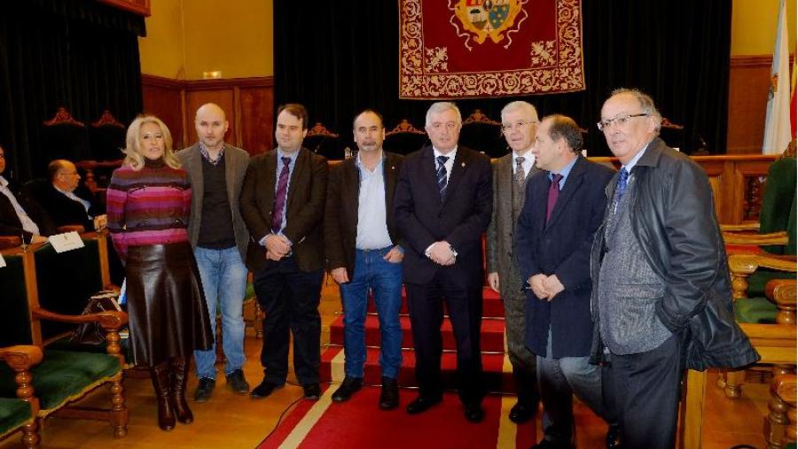 De esquerda a dereita, Corina Porro, Álvaro García, Diego Conde, Melchor Fernández, Juan Viaño, José Montes, Fernández Leiceaga e González Laxe (Foto: SERVIMAV-USC)