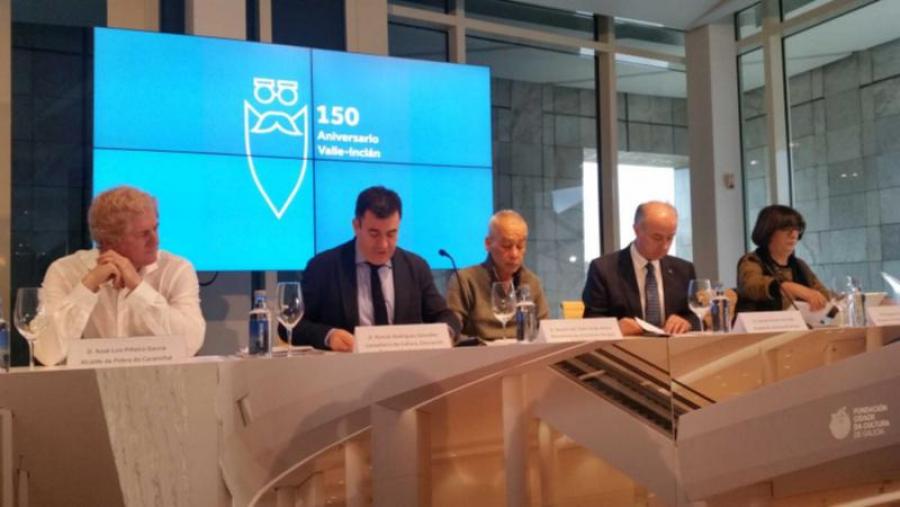 A profesora Margarita Santos (á dereita) presentou as actividades organizadas dende a cátedra da USC