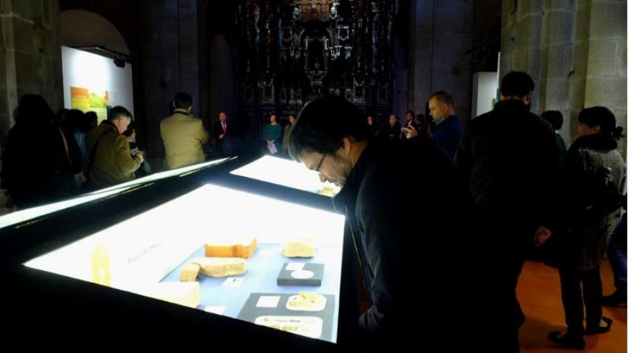 Unha exposición na Igrexa mostra o material arqueolóxico máis salientable atopado no xacemento romano de Currás 