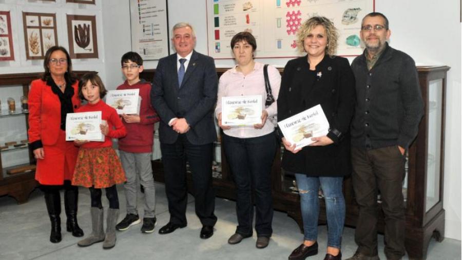 O reitor, no centro, presidiu a entrege de premios. Foto: Santi Alvite