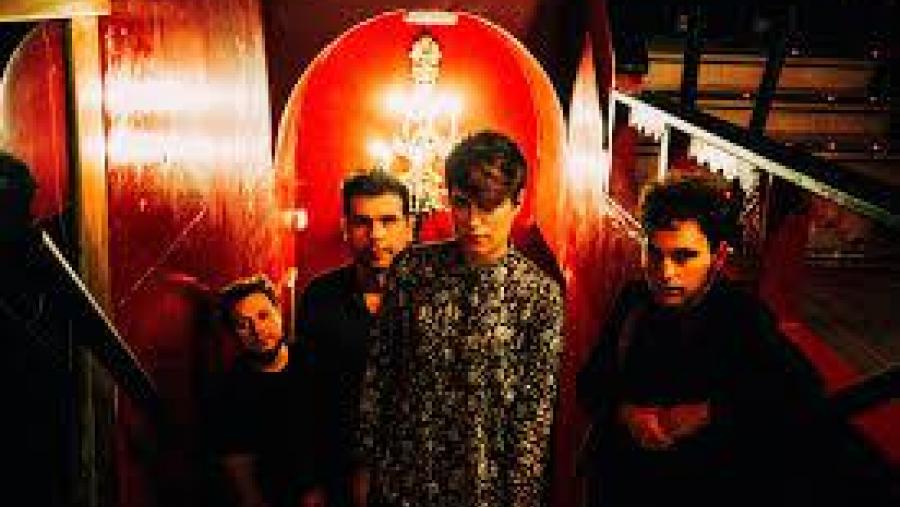 Compoñentes de Triángulo de Amor Bizarro