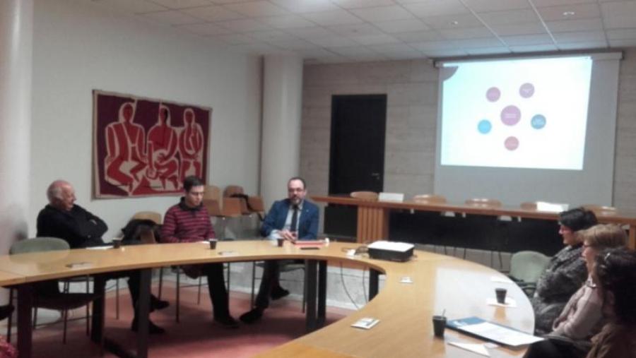 Café con Julio Arca no Consello Social