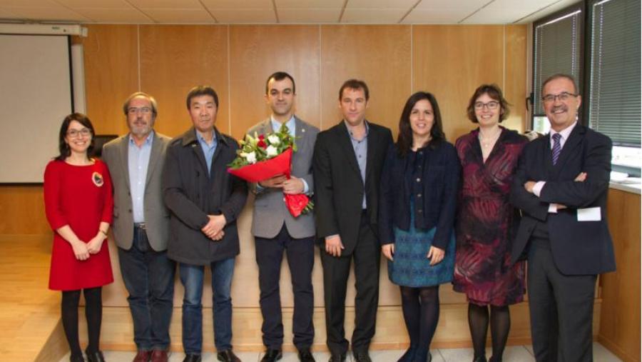 Eduardo Fernández, cuarto pola esquerda, cos directores da tese e membros do tribunal avaliador