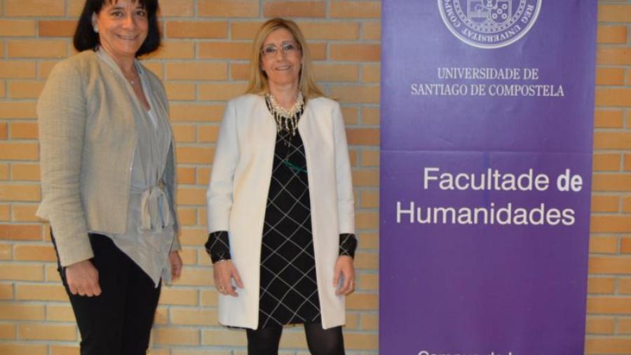 Ana Goy, á esquerda, con María Jesús Regueiro, na Facultade de Humanidades