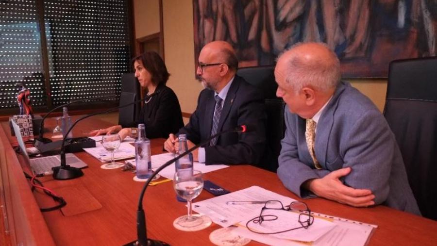 De dereita a esquerda, Fausto Dopico, Emilia Vázquez e Roberto López (Foto: SERVIMAV-USC)