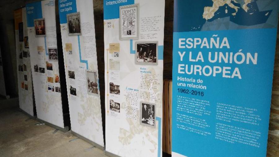 Detalle dos paneis que se poden visitar ata o próximo día 26 en San Xerome