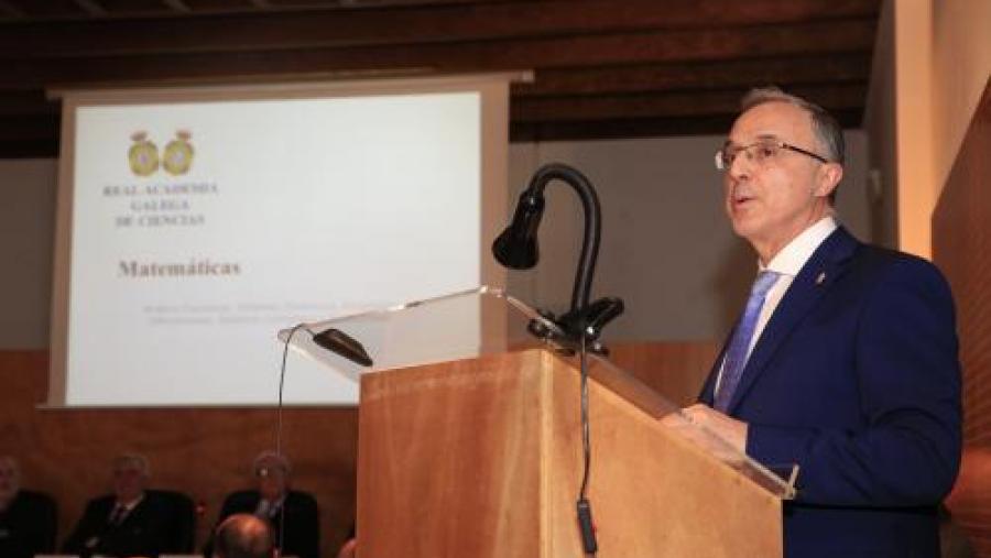 A conferencia do profesor Nieto levaba por título 'Matemáticas para a complexidade'. Foto: RAGC