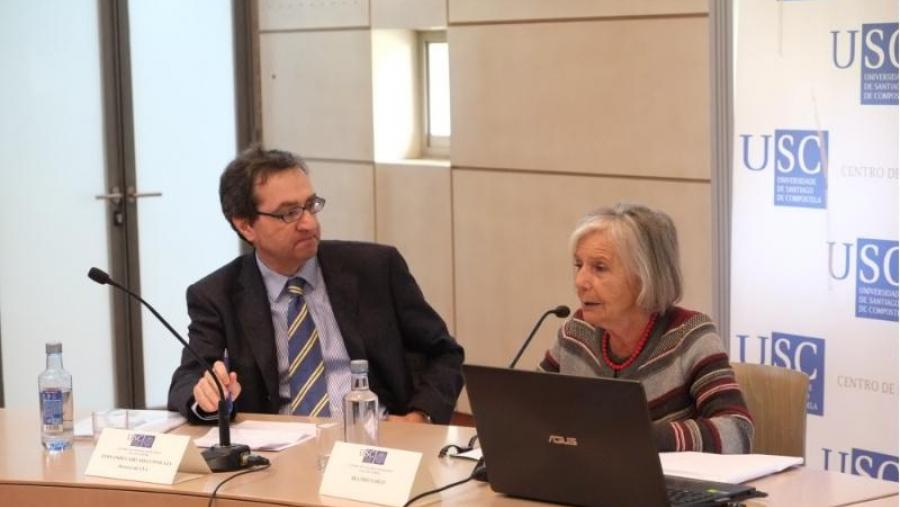 O director do CEA, Fernando Cobo, acompañou a Beatriz Sarlo na súa intervención (Foto: SERVIMAV-USC)