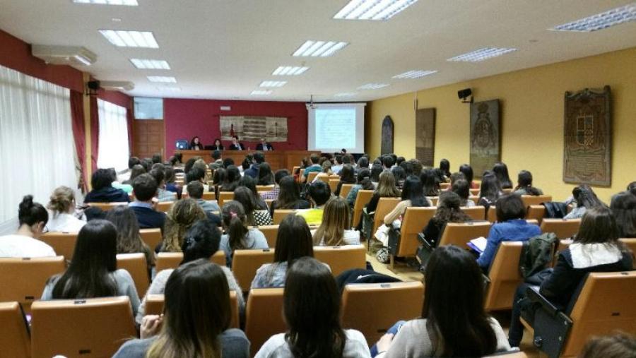 Nestas xornadas participan máis de 130 futuros profesionais do Dereito. Foto: Fundación Galicia Europa