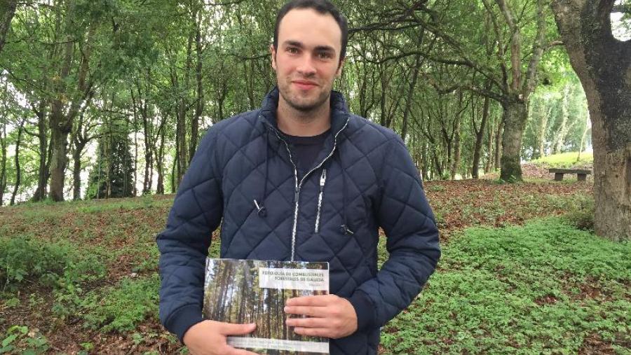 Stéfano Arellano, coa 'Foto-guía de combustibles forestais de Galicia'