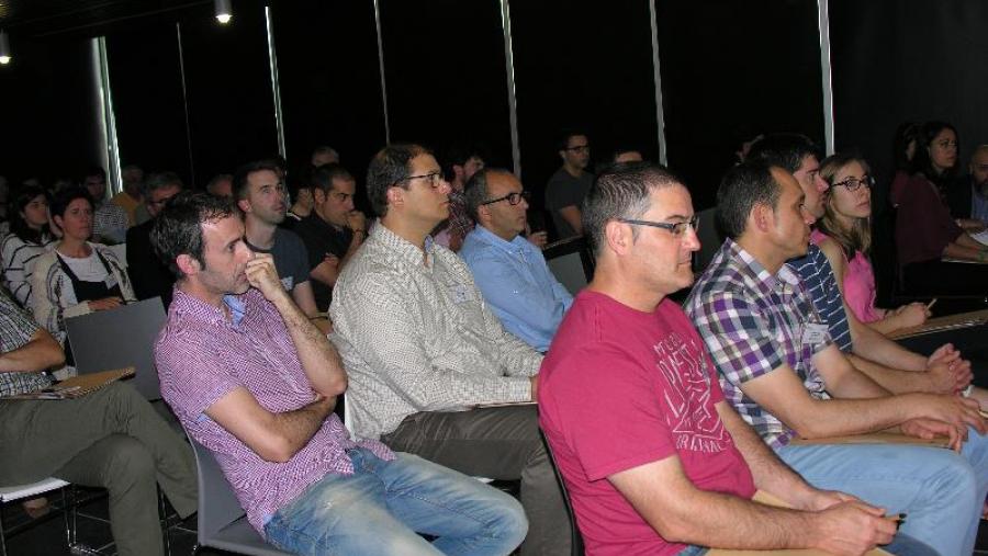 Asistentes á xornada técnica desenvolvida nas instalacións da APLTA da USC