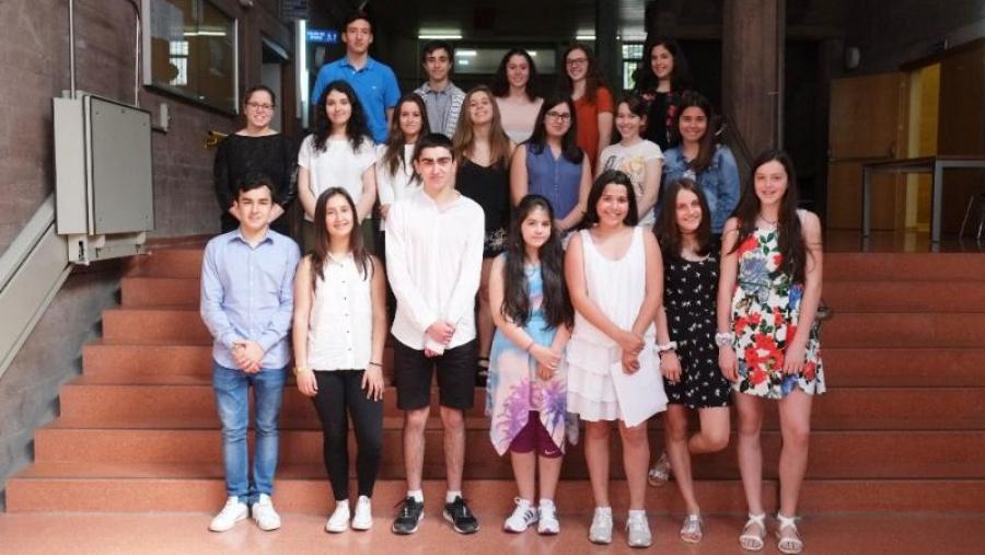 Foto de grupo dos equipos gañadores do IV concurso estatístico ‘Incubadora de Sondaxes e Experimentos’ (Foto: SERVIMAV-USC)