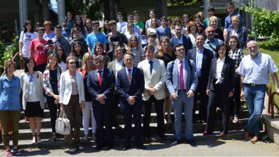 Foto de grupo dos equipos gañadores coas autoridades