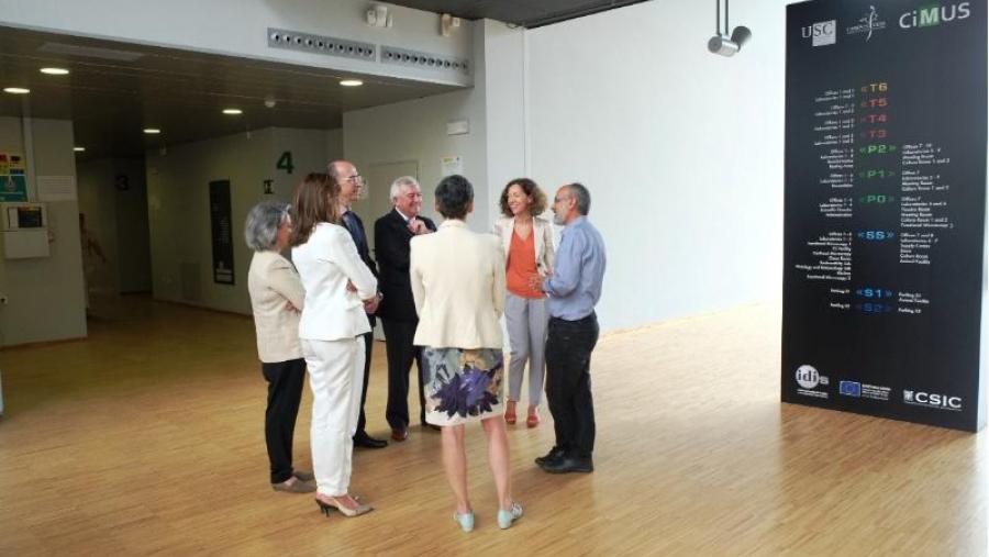 A visita comezou no CiMUS. Foto: Servimav-USC