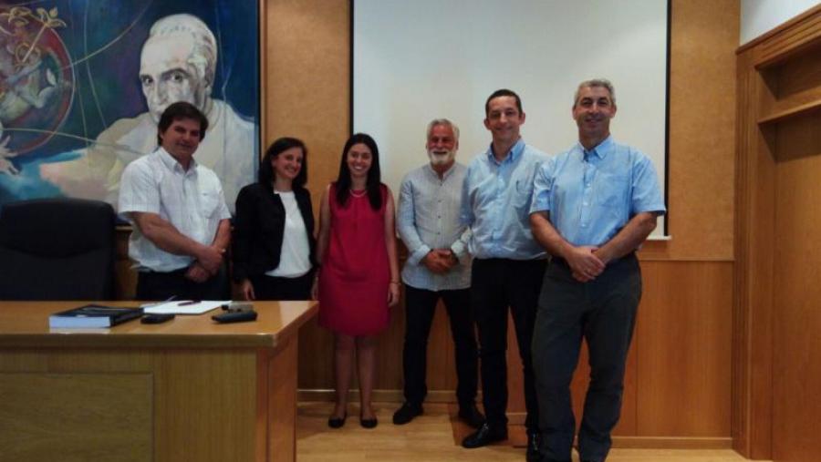 No centro da imaxe Sandra Barco, xunto aos seus directores de tese e integrantes do tribunal