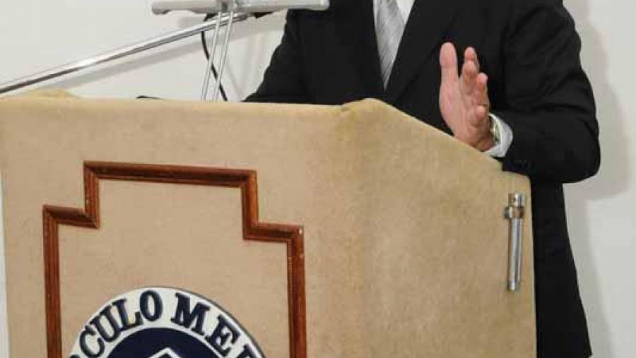 Osvaldo René, nunha conferencia recente sobre a relación entre arte e medicina