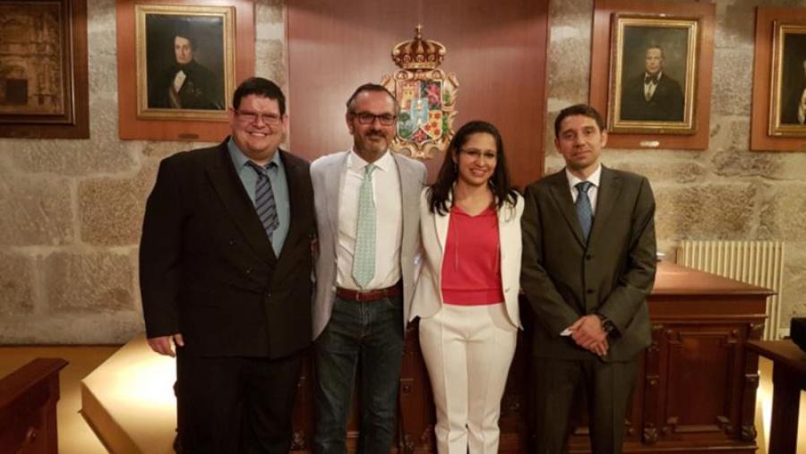 No centro Eustolia Rodríguez xunto aos seus directores de tese Manuel Alatorre, David Suárez e Pablo Taboada (de esquera a dereita)